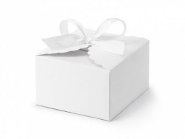 Pudełko na prezent w kształcie chmurki, wykonane z papieru w kolorze białym, w zestawie z białą tasiemką ok. 3,5 cm (1 op. / 10 